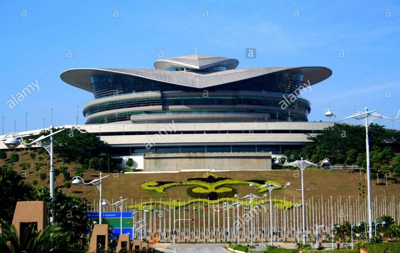 Conezion Residence Putrajaya Nearby Ioi City Mall Exterior photo